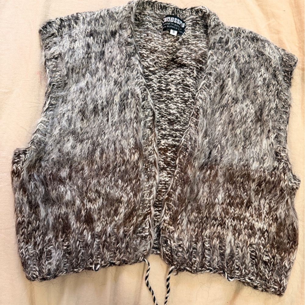 Vanessita 100% alpaca wool vest made in Bolivia